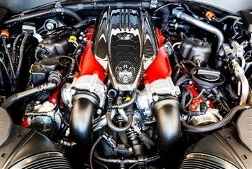 Motor s dvostrukim turbopunjačem
