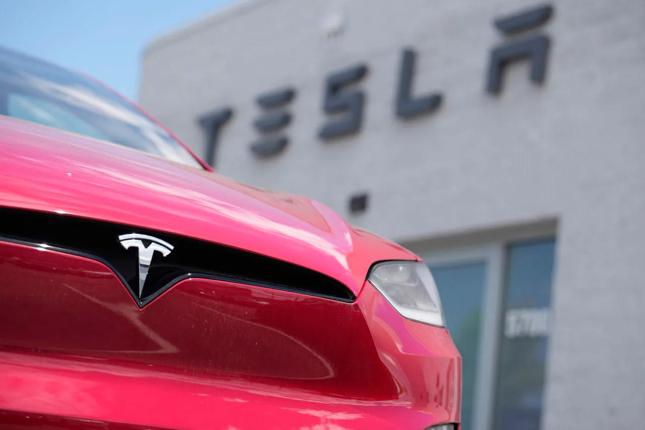 Tesla povlači više od 1,61 milijuna vozila u seriji S3XY
