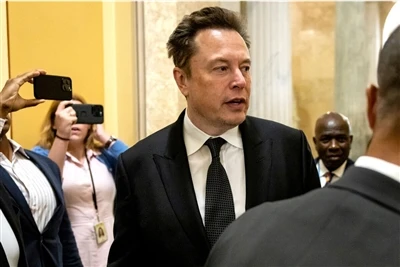Musk: Razgovarati o ulaganju od 5 milijardi dolara u XAI s Teslinim odborom